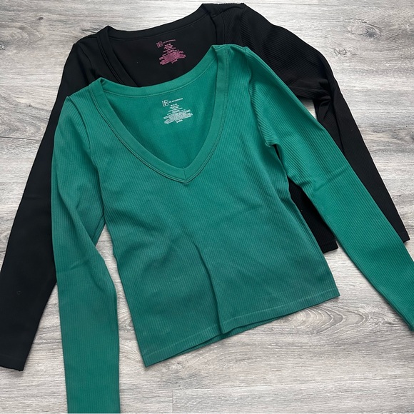 V-next women’s tops - Picture 2 of 3